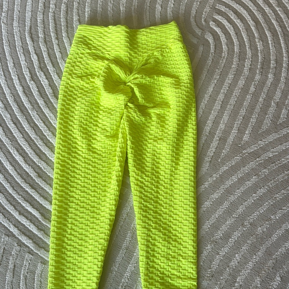 Neon scrunch booty leggings